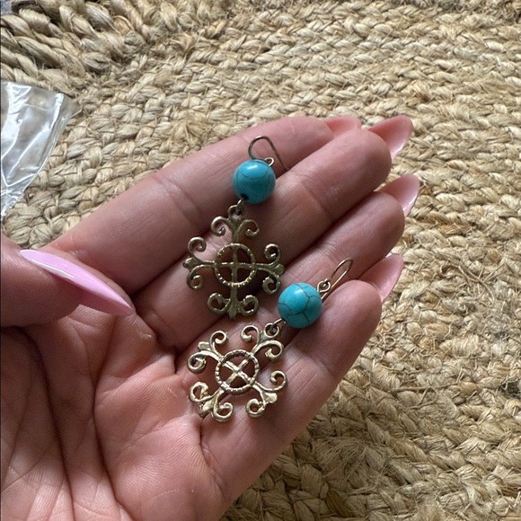 Earrings - Picture 1 of 2